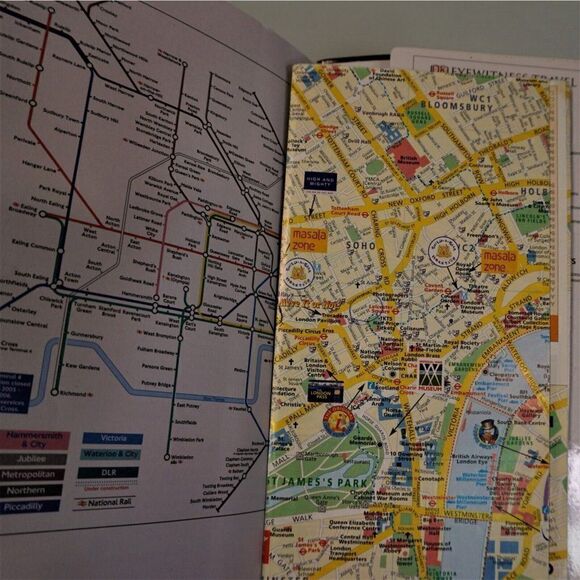 London Dk Eyewitness Travel Guide - Picture 4 of 12